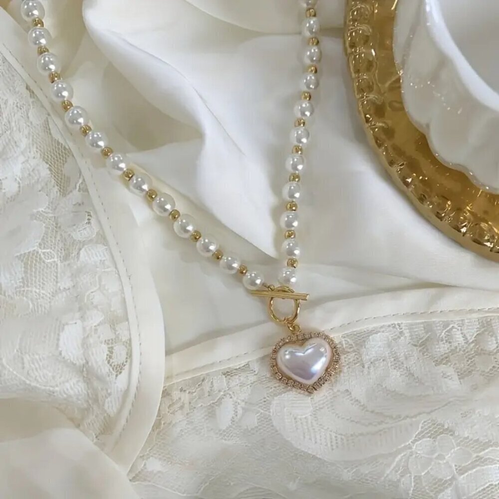 Elegant Faux Pearl Heart Pendant Necklace